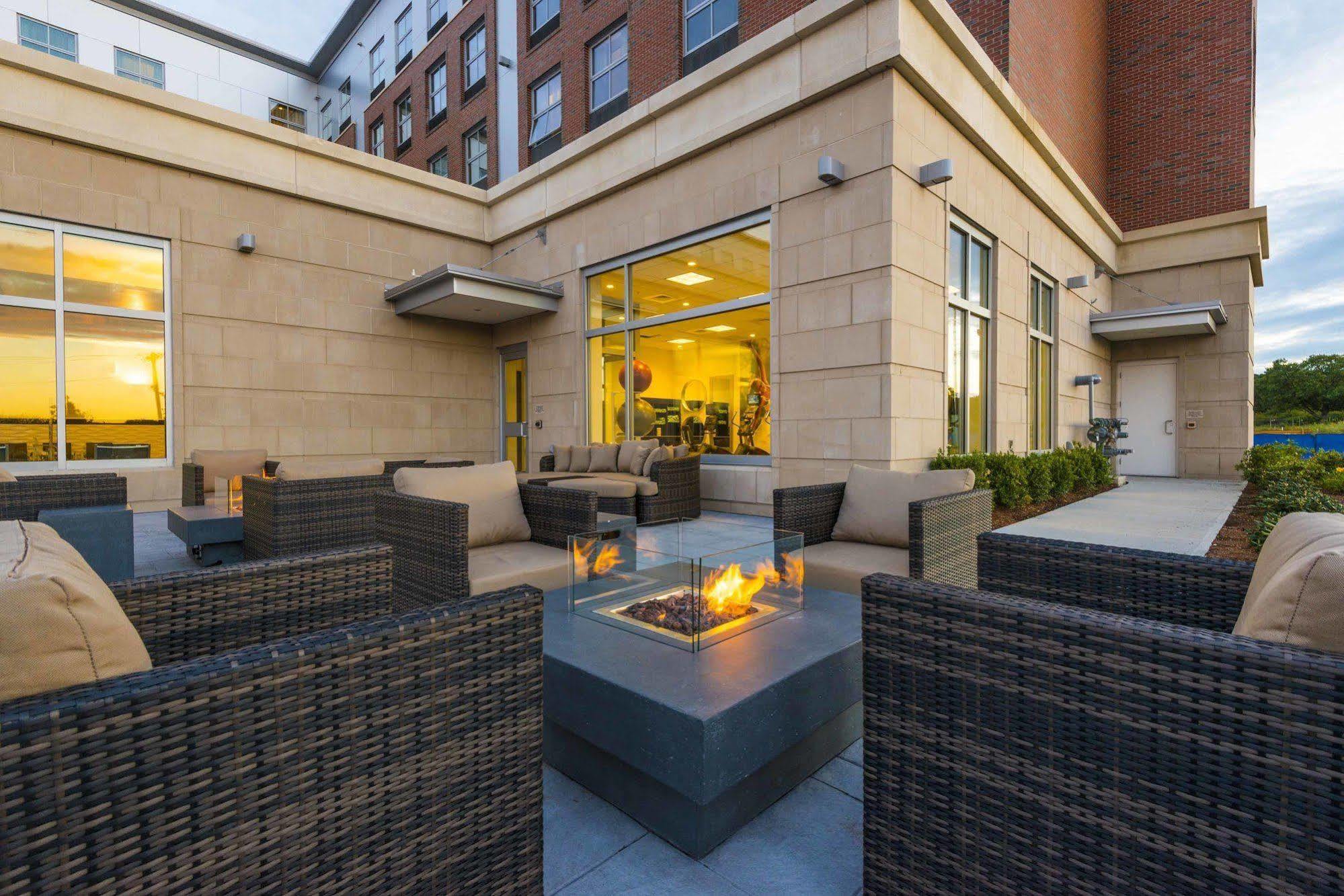 Residence Inn By Marriott Boston Нідгем Екстер'єр фото